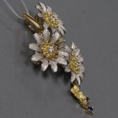 画像2: AsTime 石川暢子 Pt900/K18ダイヤモンドサファイアブローチ/ペンダントトップ 14.9g 花 (2)